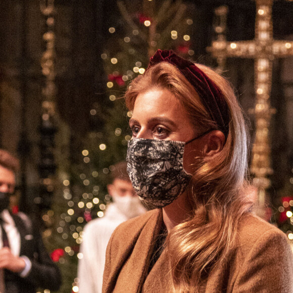 La princesse Beatrice d'York assiste au service de chant communautaire Together At Christmas à l'abbaye de Westminster, à Londrtes, Royaume Uni, le 8 décembre 2021.