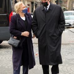 Sylvie Vartan et son mari Tony Scotti - Messe anniversaire à la mémoire de Pierre Cardin en l'église de La Madeleine à Paris. Le 29 janvier 2021.