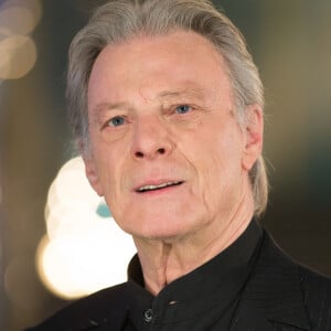 Herbert Léonard - Backstage de l'enregistrement de l'émission "La télé chante pour le Sidaction" aux Folies Bergère à Paris.