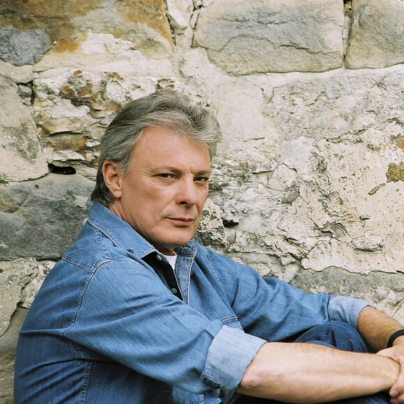 Herbert Léonard pose chez lui à Barbizon en juillet 2009. © Patrick Carpentier/Bestimage