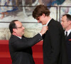 Francois Hollande et Yannick Agnel Paris le 1er mars 2013 Ceremonie de remise de decorations au Palais de l'Elysee pour les medailles des Jeux Olympiques de Londres 2012