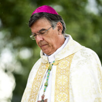 Mgr Michel Aupetit répond enfin aux rumeurs de liaison avec une femme : "C'est une belle personne"