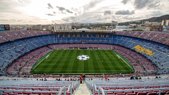 Un entraîneur du FC Barcelone accusé de violences sexuelles par une soixantaine d'anciens élèves