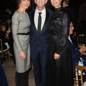 Exclusif - Elsa Zylberstein, Alain Toledano et Mathilde Favier - Soirée de gala de l'Institut Rafaël au Pavillon Gabriel à Paris. Le 13 décembre 2021. © Erez Lichtfeld / Bestimage