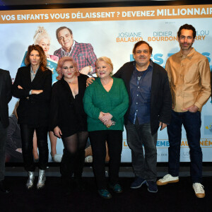 Laurent Stocker, Alexandra Leclère, Marilou Berry, sa mère Josiane Balasko, Didier Bourdon, Ben et Esteban lors de l'avant-première du film "Mes très chers enfants" au cinéma UGC Bercy à Paris le 13 décembre 2021. © Veeren / Bestimage