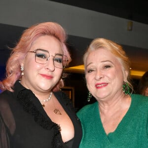 Marilou Berry et sa mère Josiane Balasko lors de l'avant-première du film "Mes très chers enfants" au cinéma UGC Bercy à Paris le 13 décembre 2021. © Veeren / Bestimage