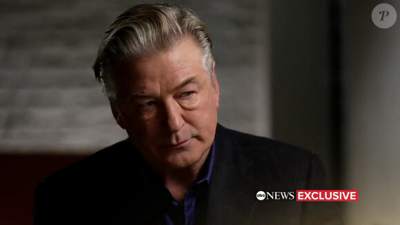 Alec Baldwin fond en larmes lors d'un interview sur la tragédie du tournage du film "Rust" par George Stephanopoulos sur ABC News le 1er décembre 2021. 