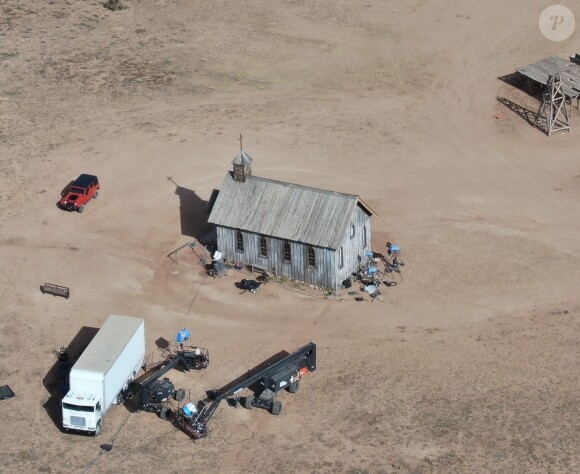 Exclusif - Vue aérienne du lieu de tournage du film "Rust" ou Halyna Hutchins (directrice de la photographie du film) a été abattue accidentellement par l'acteur Alec Baldwin à Santa Fe au Nouveau-Mexique le 23 octobre 2021.