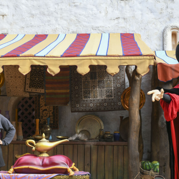 Louane Emera - Disneyland Paris à inauguré ce week-end la saison d'Halloween avec la présence de plusieurs célébrités françaises, le 25 septembre 2021.