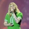 Louane sexy à souhait en robe décolletée et escarpins XL : elle surprend ses fans