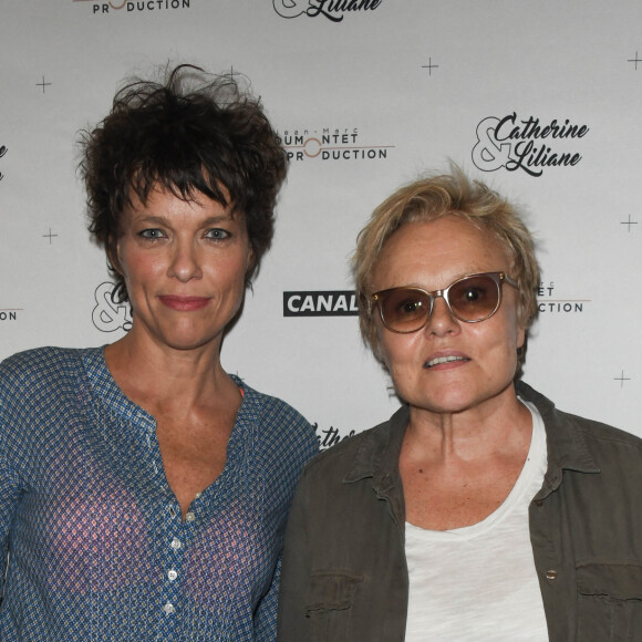 Semi-exclusif - Anne Le Nen et sa compagne Muriel Robin - Soirée du pot de départ de Catherine et Liliane au théâtre Bobino à Paris le 1er juillet 2019. (Copines inséparables, Catherine et Liliane - incarnées par les comédiens A.Lutz et B. Sanches - proposent des sketchs comiques et satiriques sur l'acutalité.) © Coadic Guirec/Bestimage