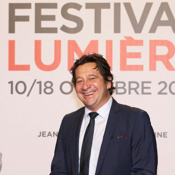 Laurent Gerra lors du photocall de la cérémonie d'ouverture de la 12ème édition du festival Lumière à la Halle Tony Garnier à Lyon le 10 octobre 2020. © Pascal Fayolle / Bestimage 
