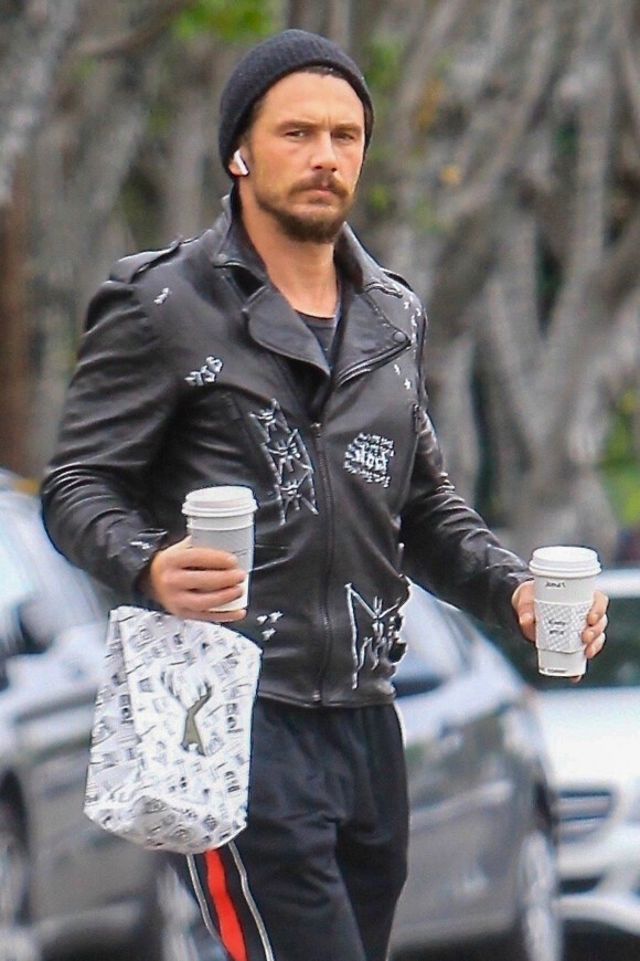 James Franco est allé chercher un café à emporter chez Alfred's à Los Angeles, le 7 décembre 2019.