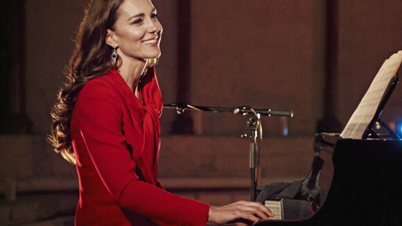 Kate Middleton et Tom Walker interprètent la chanson 'For Those Who Can't Be Here' dans l'émission "Westminster Abbey for Royal Carols: Together At Christmas", diffusée sur la chaîne ITV.