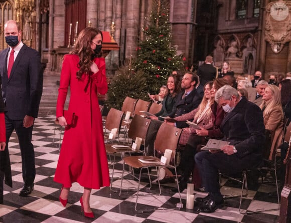 Catherine (Kate) Middleton, duchesse de Cambridge, avec sa famille, Carole et Michael Middleton, Pippa Middleton, James Middleton et sa femme Alizée, au service de chant communautaire Together At Christmas à l'abbaye de Westminster, à Londres, Royaume Uni, le 8 décembre 2021.