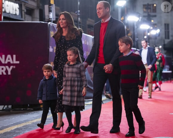 Le prince William, duc de Cambridge, et Catherine (Kate) Middleton, duchesse de Cambridge, avec leurs enfants le prince George, la princesse Charlotte et le prince Louis ont assisté à un spectacle donné en l'honneur des personnes qui ont été mobilisées pendant la pandémie au Palladium à Londres. 