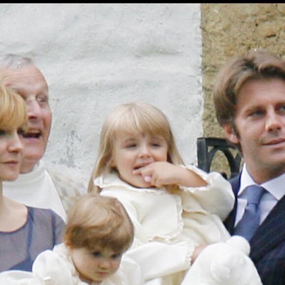 Le prince Emmanuel Philibert de Savoie, son épouse Clotilde Courau et leurs filles, Vittoria et Luisa en Suisse en 2007.