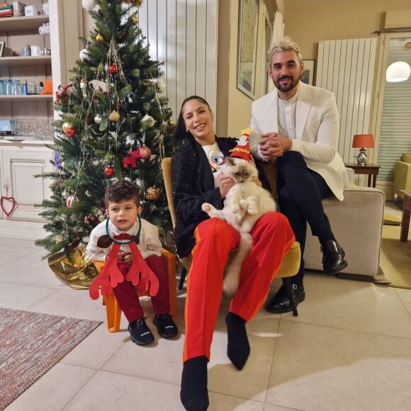 Zaho, Florent Mothe et leur fils Naïm sur Instagram. Le 26 décembre 2021.