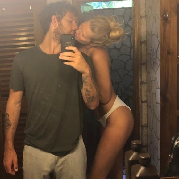 Alex Pettyfer est en couple avec Toni Garn depuis 4 ans. Instagram. Le 30 décembre 2021.