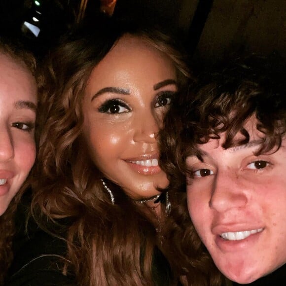 Cathy Guetta avec sa fille Angie et son fils Elvis lors d'un séjour au ski en famille, à Gstaad, en Suisse.