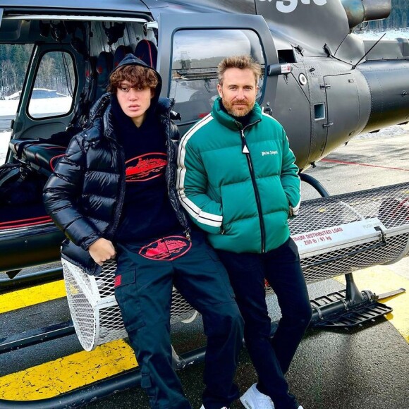 David Guetta et son fils lors d'un séjour au ski en famille, à Gstaad, en Suisse.