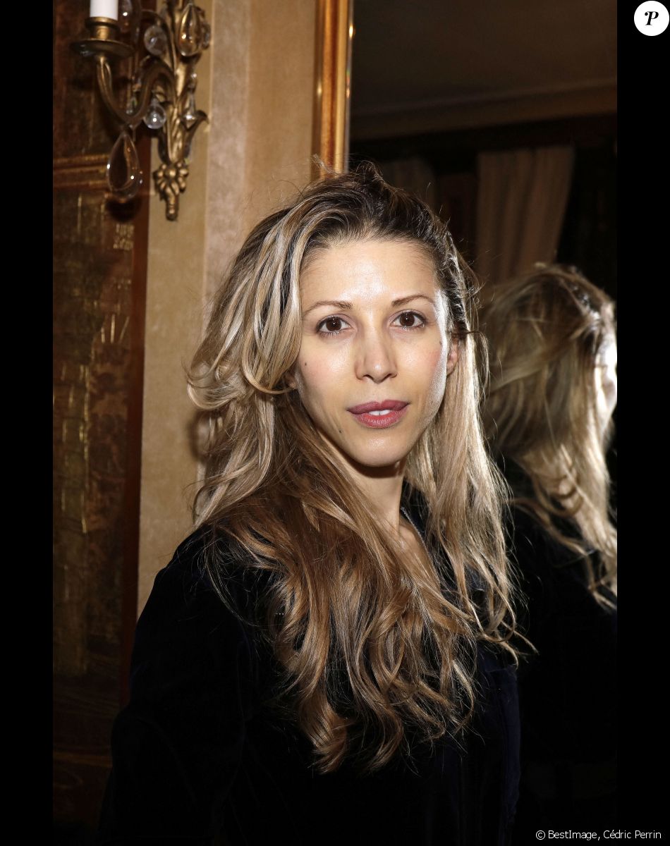 Tristane Banon - People à la soirée "Signature des écrivains" au Fouquet's à Paris. Le 24 novembre 2021 © Cédric Perrin / Bestimage