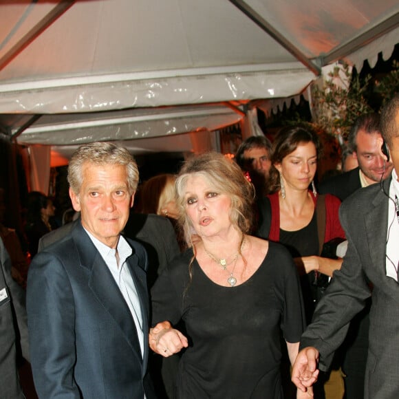 Brigitte Bardot et son mari Bernard d'Ormale lors de la 6ème édition du Festival de la fiction TV à Saint-Tropez, le 18 septembre 2004. © Frédéric Piau/Bestimage