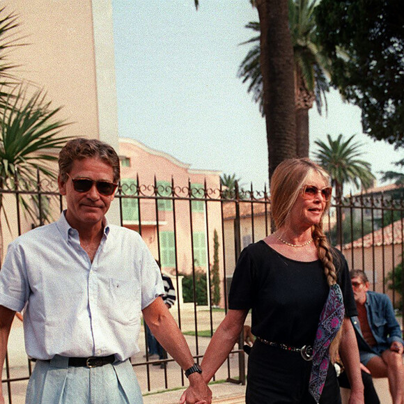 Brigitte Bardot et son mari Bernard d'Ormale en 1992. 