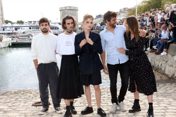 Clément Rémiens, Nicolas Anselmo, Catherine Davydzenka, Augustin Galliana et Vanessa Demouy de "Ici tout commence" - Festival de la Fiction de La Rochelle. Le 18 septembre 2021 © Jean-Marc Lhomer / Bestimage