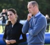 Le prince William, duc de Cambridge, et Catherine (Kate) Middleton, duchesse de Cambridge, visitent le clud de Rugby, City of Derry R.F.C. à Londonderry.