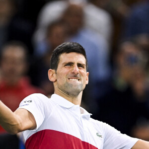 Novak Djokovic s'impose face à Hubert Hurkacz et se qualifie pour la finale du Rolex Paris Masters 2021 le 6 novembre 2021. © JB Autissier / Panoramic / Bestimage 