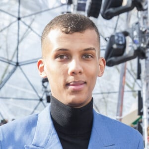 Stromae au défilé Louis Vuitton prêt-à-porter collection Automne-Hiver 2015-2016 à Paris, le 11 mars 2015.