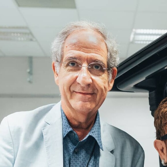 Le producteur français Gérard Drouot et Elton John.