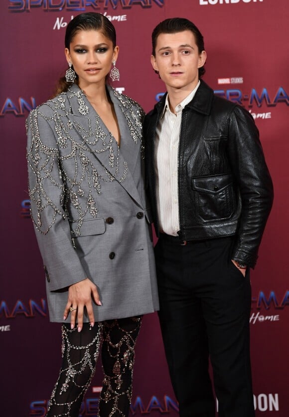 Tom Holland et sa compagne Zendaya à la première du film "Spider-Man: No Way Home" à Londres, le 5 décembre 2021. 