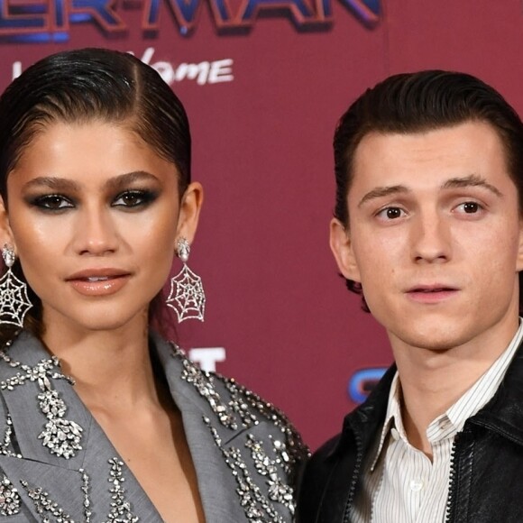 Tom Holland et sa compagne Zendaya à la première du film "Spider-Man: No Way Home" à Londres, le 5 décembre 2021. 