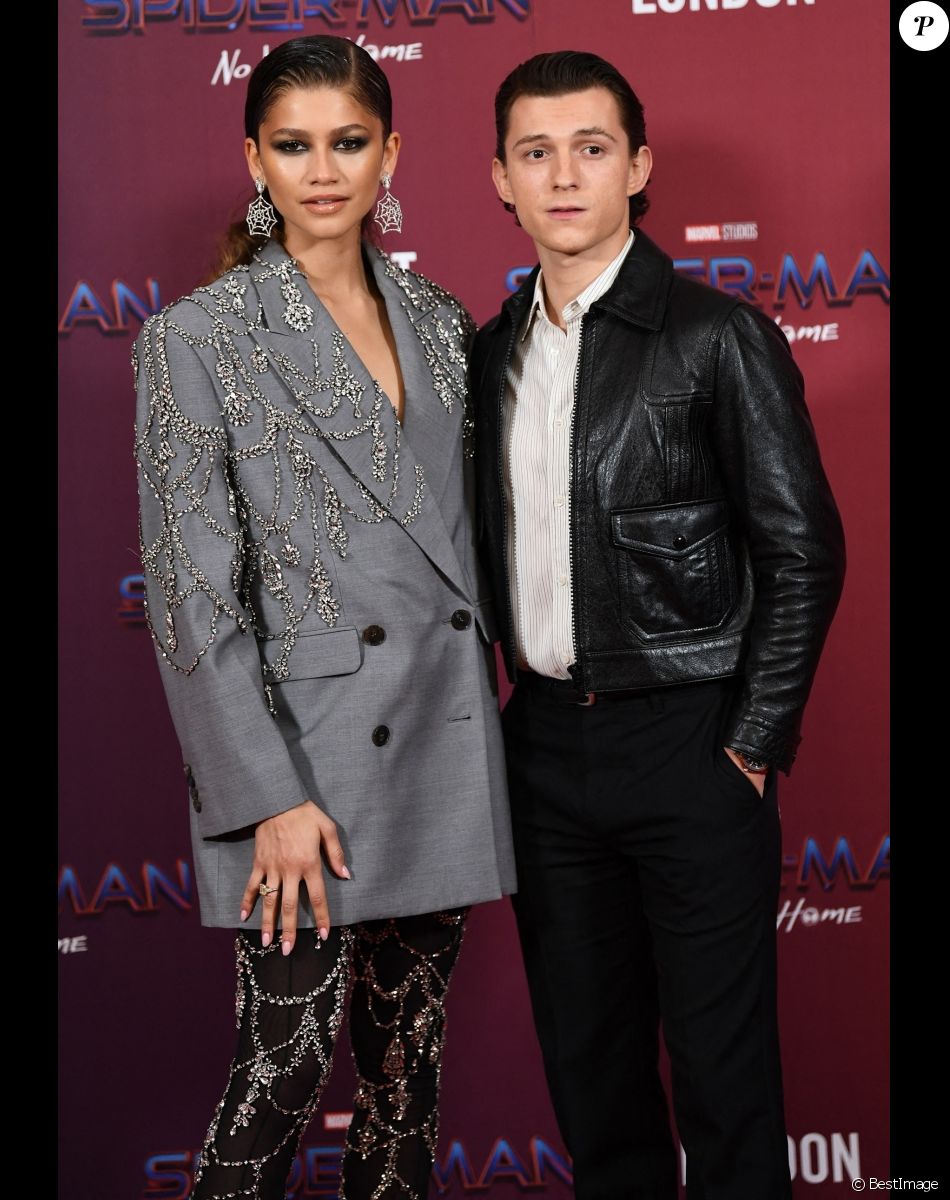 Tom Holland et sa compagne Zendaya à la première du film "Spider-Man: No Way Home" à Londres, le 5 décembre 2021.