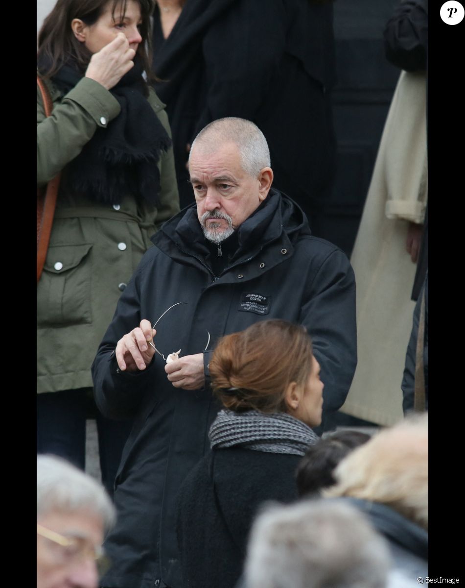 Exclusif - Jean-Jacques Beineix à la sortie des obsèques du parolier Franck Thomas au crématorium du Père Lachaise à Paris le 2 février 2017.