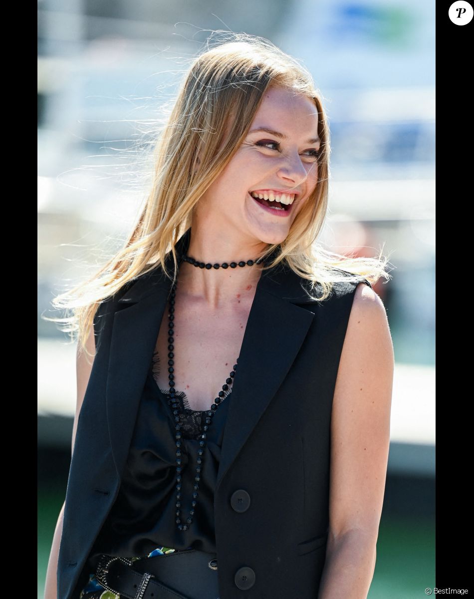 Romane Jolly - Photocall lors du Festival de la Fiction de La Rochelle. Le 17 septembre 2021