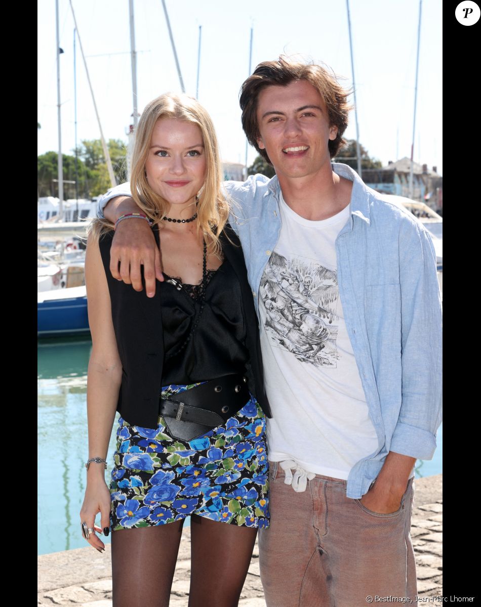 Romane Jolly et Axel Naroditzky - Equipe du téléfilm "Fugueuse" - Photocall lors du Festival de la Fiction de La Rochelle. Le 17 septembre 2021 © Jean-Marc Lhomer / Bestimage