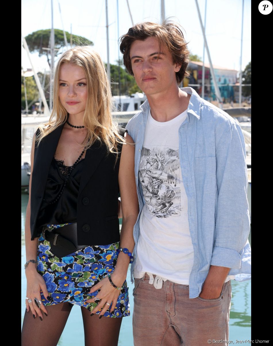 Romane Jolly et Axel Naroditzky - Equipe du téléfilm "Fugueuse" - Photocall lors du Festival de la Fiction de La Rochelle. Le 17 septembre 2021 © Jean-Marc Lhomer / Bestimage