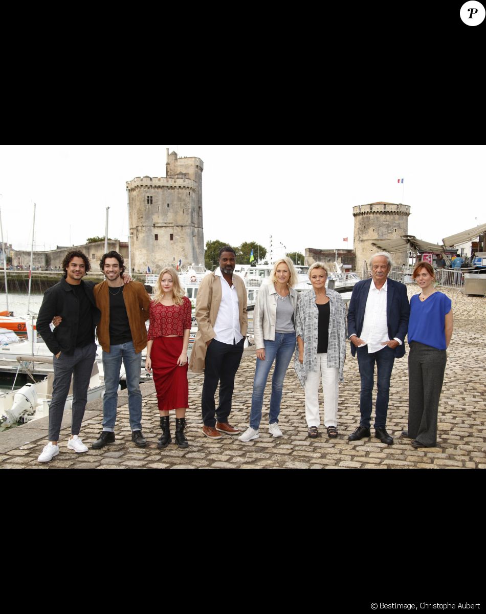 Mickael Lumière, Alexis Loison, Romane Jolly, Daniel Njo Lobé, Alexandra Vandernoot, Muriel Robin, Patrick Chesnais, guest de "Mon ange" - Photocall lors du Festival de la Fiction de La Rochelle. Le 18 septembre 2021 © Christophe Aubert via Bestimage