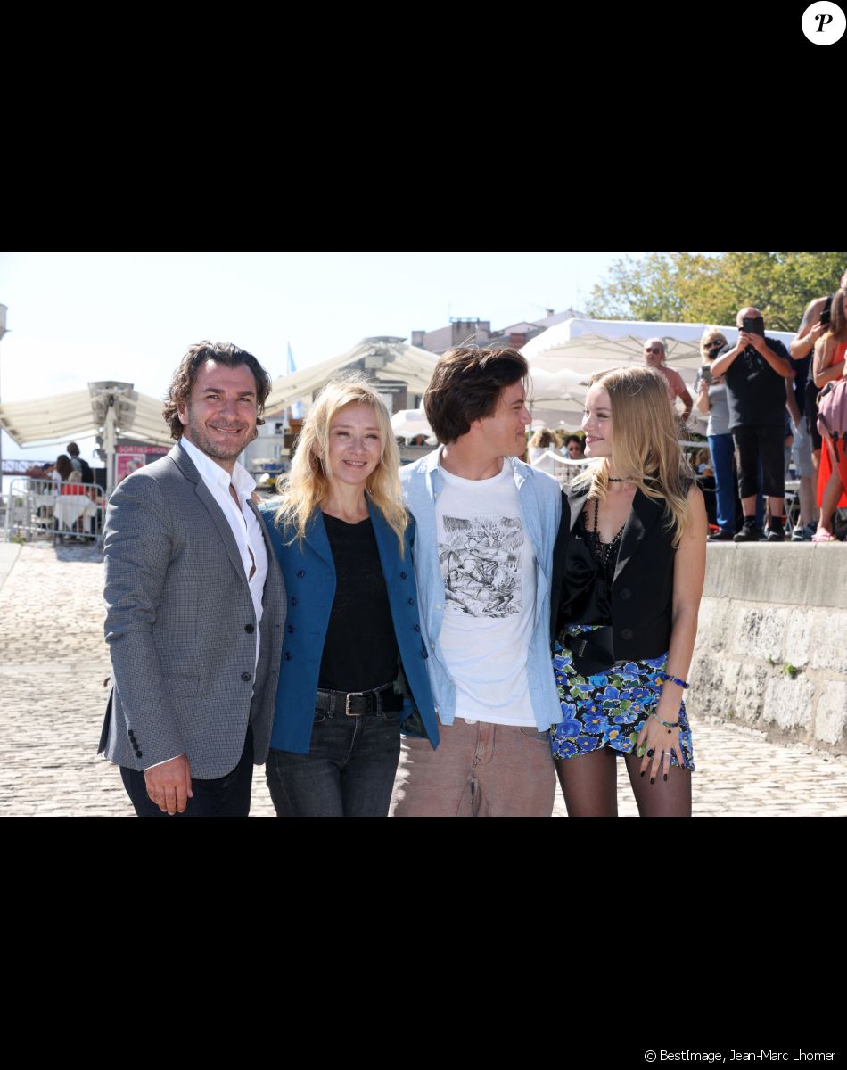 Michaël Youn, Sylvie Testud, Axel Naroditzky et Romane Jolly - Equipe du téléfilm "Fugueuse" - Photocall lors du Festival de la Fiction de La Rochelle. Le 17 septembre 2021 © Jean-Marc Lhomer / Bestimage