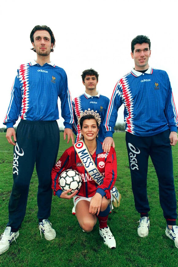 Zinedine Zidane et Bixente Lizarazu et Christophe Dugarry avec Miss France 95, Melody Vilbert.