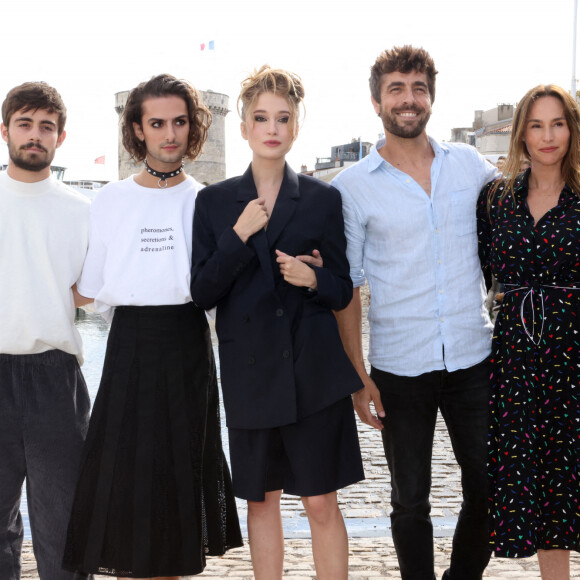 Clément Rémiens, Nicolas Anselmo, Catherine Davydzenka, Augustin Galliana et Vanessa Demouy de "Ici tout commence" - Festival de la Fiction de La Rochelle. Le 18 septembre 2021 © Jean-Marc Lhomer / Bestimage