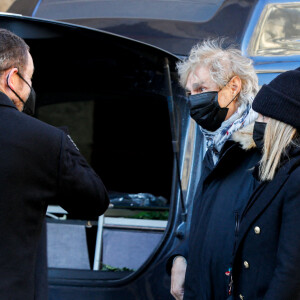 Exclusif - Louis Bertignac et sa femme Laetitia Brichet aux obsèques de Gérard Drouot en l'église Saint-Jacques du Haut-Pas à Paris, France, le 14 janvier 2022.