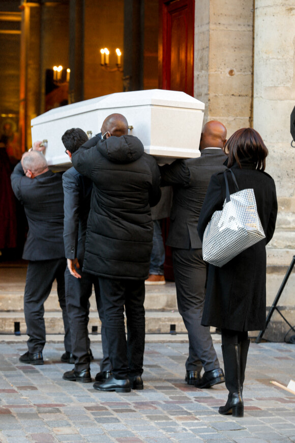 Exclusif - Le cercueil du défunt aux obsèques de Gérard Drouot en l'église Saint-Jacques du Haut-Pas à Paris, France, le 14 janvier 2022.