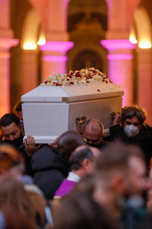 Exclusif - Le cercueil du défunt aux obsèques de Gérard Drouot en l'église Saint-Jacques du Haut-Pas à Paris, France, le 14 janvier 2022.