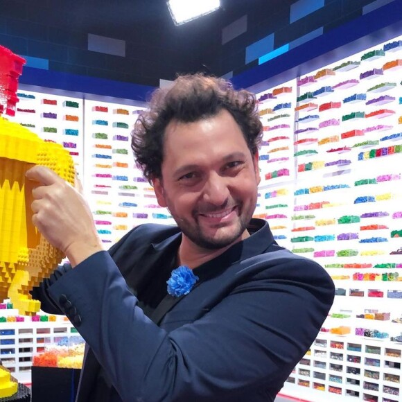 Eric Antoine a chuté en plein spectacle, au Folies Bergères à Paris, le 16 janvier 2022.