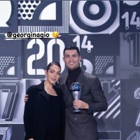 Cristiano Ronaldo entouré de Georgina enceinte et de Cristiano Jr stylé : nouveau sacre en famille