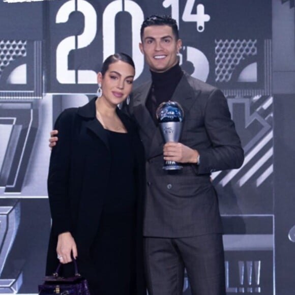Cristiano Ronaldo et Georgina Rodriguez enceinte de jumeaux lors de la soirée FIFA-The Best 2022.